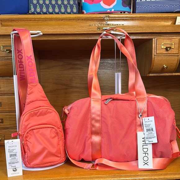 🍑 NWT Wildfox Peach Crossbody Backpack with matching duffel - Picture 1 of 11